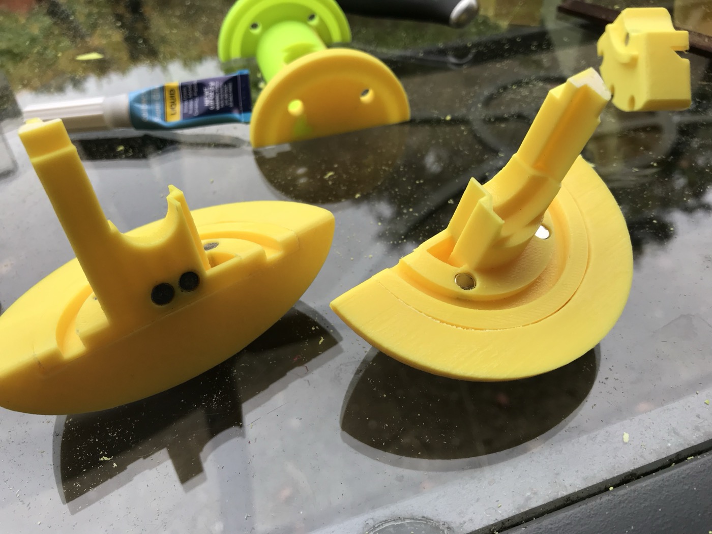 Auzzle — 3D-printed prototype showing the sector mechanism